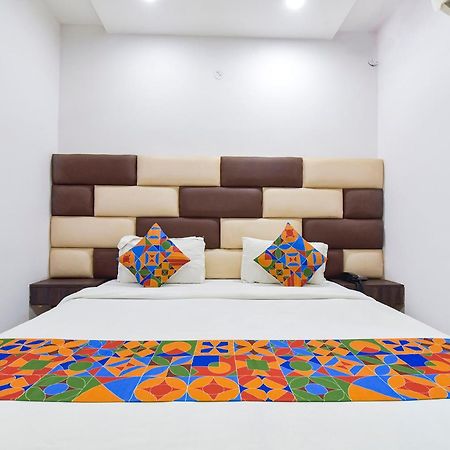 OYO 9857 Hotel Suryaa Jabalpur Exterior foto