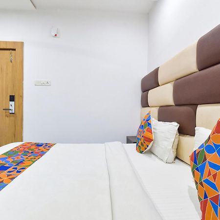 OYO 9857 Hotel Suryaa Jabalpur Exterior foto