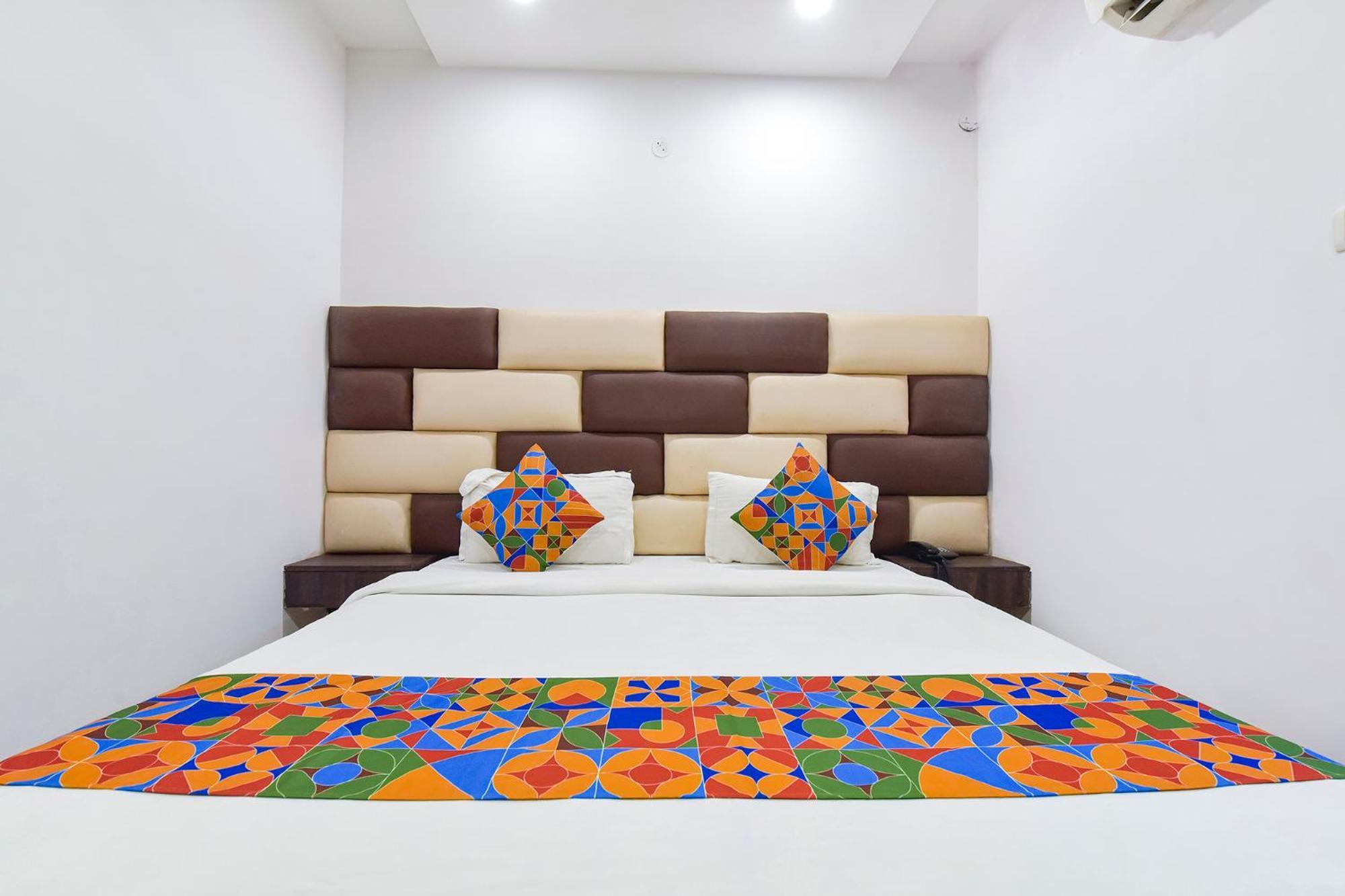 OYO 9857 Hotel Suryaa Jabalpur Exterior foto