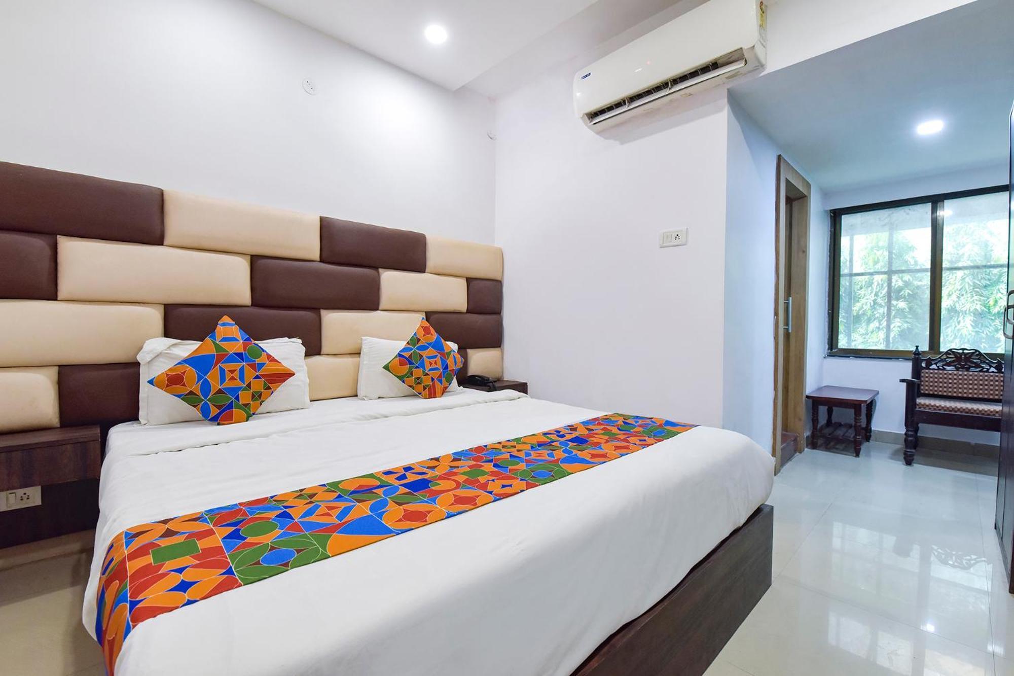 OYO 9857 Hotel Suryaa Jabalpur Exterior foto