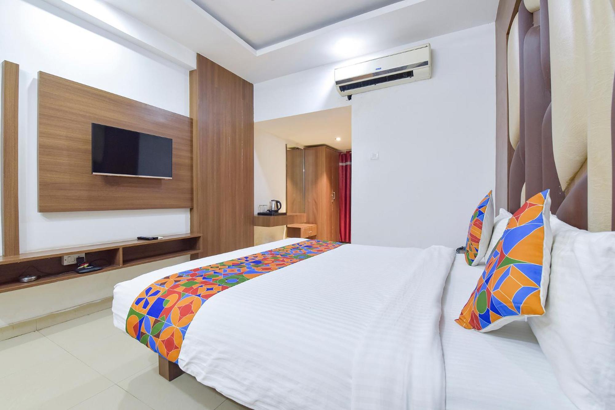 OYO 9857 Hotel Suryaa Jabalpur Exterior foto
