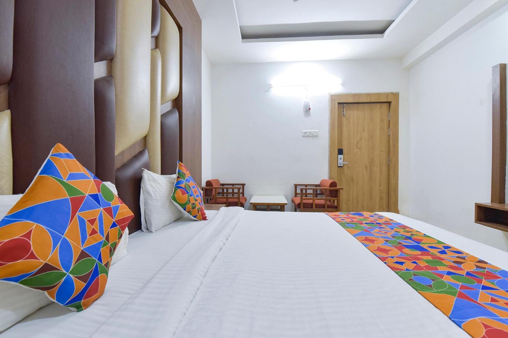 OYO 9857 Hotel Suryaa Jabalpur Exterior foto