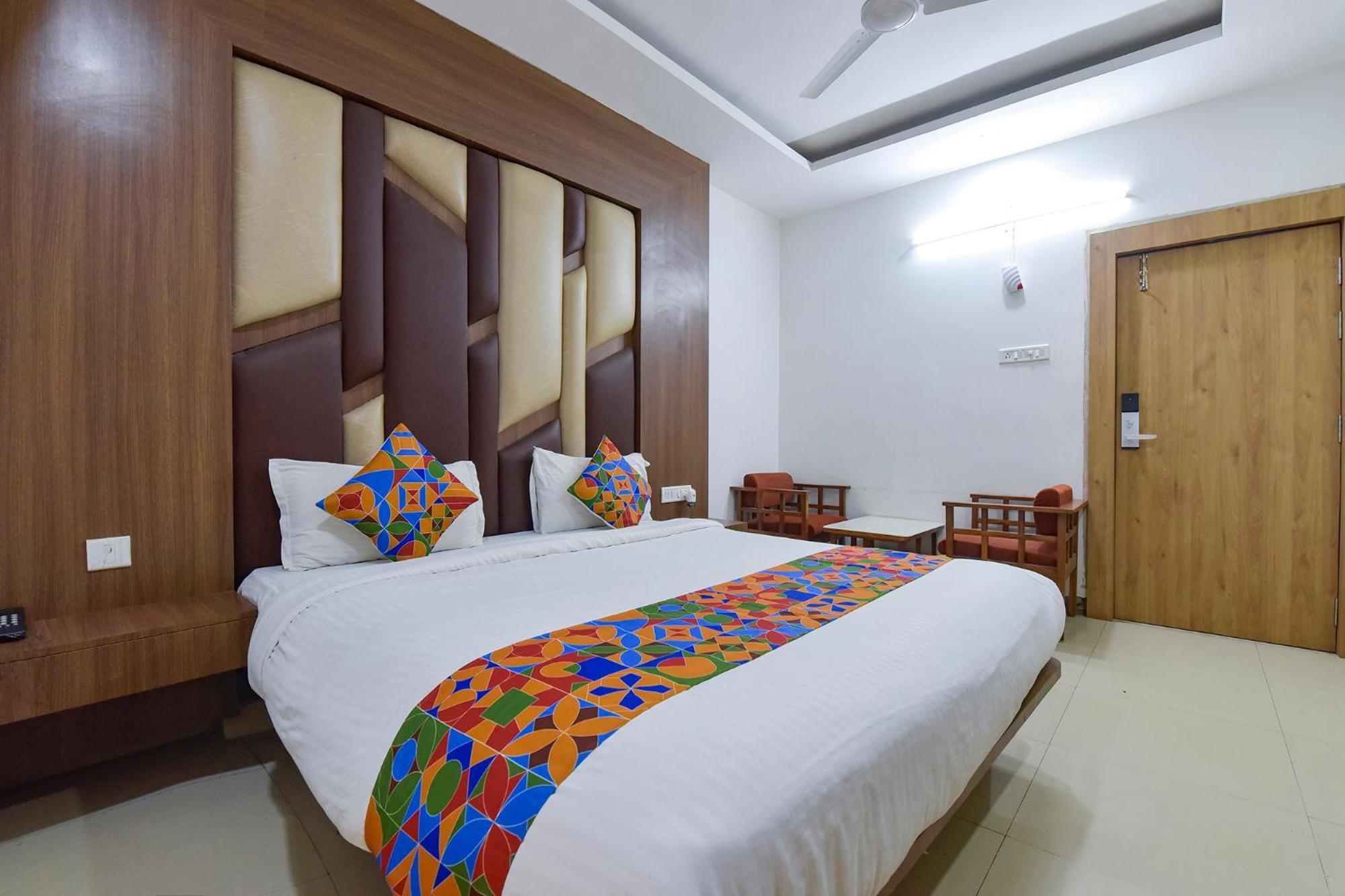 OYO 9857 Hotel Suryaa Jabalpur Exterior foto