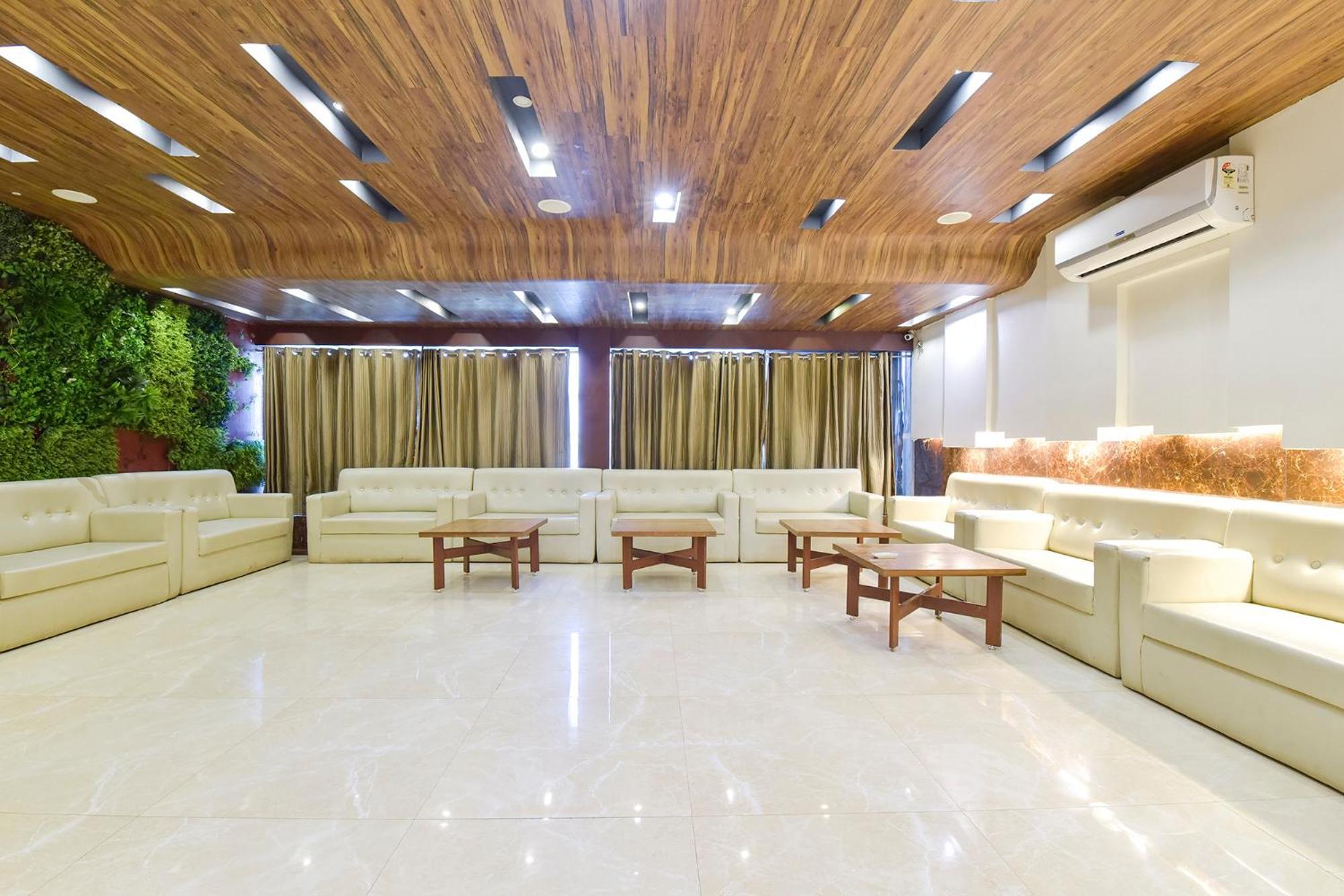 OYO 9857 Hotel Suryaa Jabalpur Exterior foto