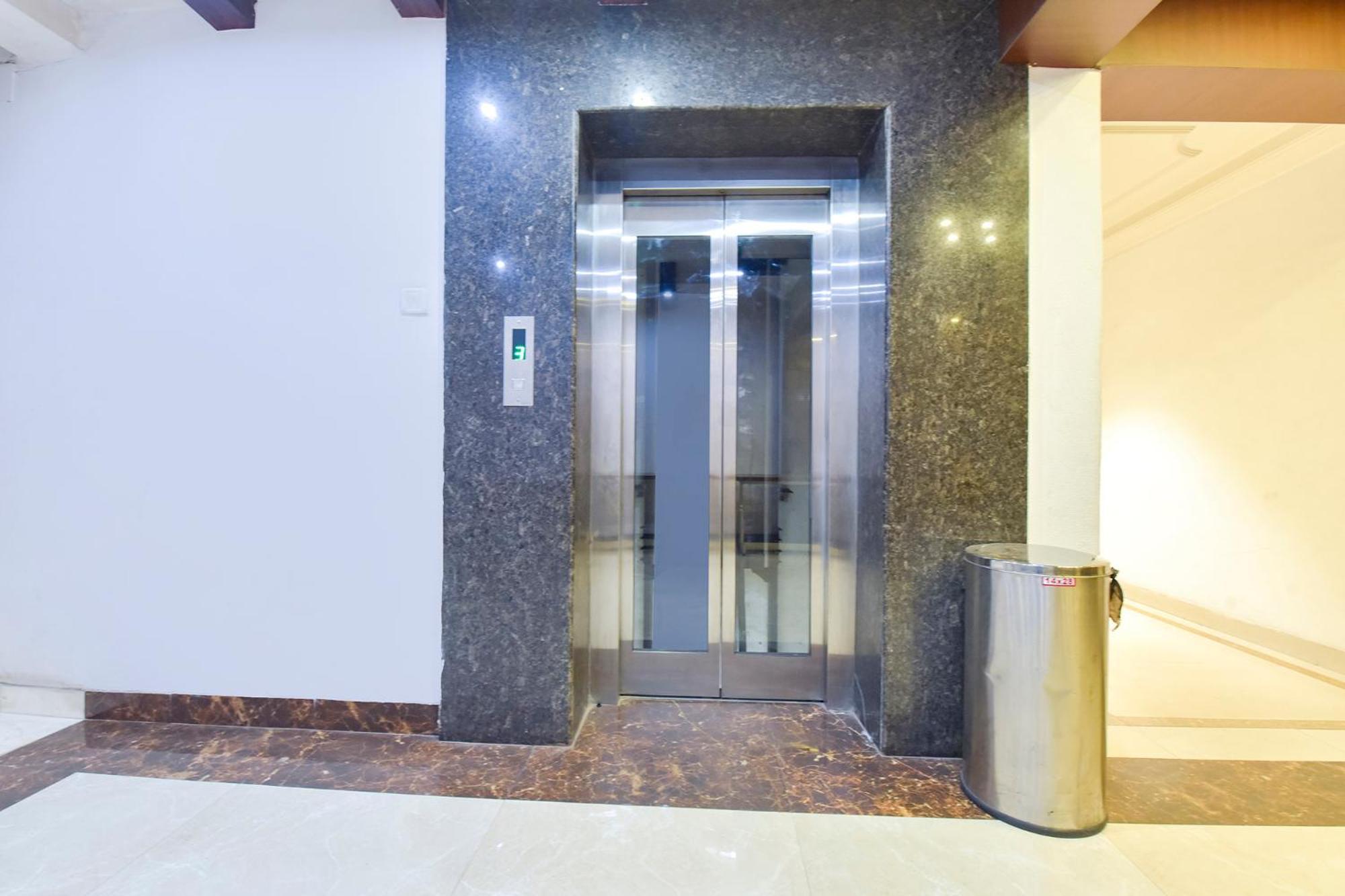 OYO 9857 Hotel Suryaa Jabalpur Exterior foto