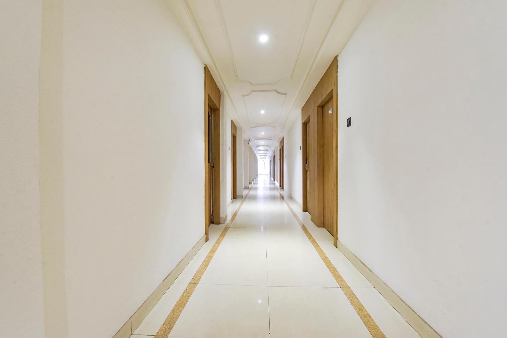 OYO 9857 Hotel Suryaa Jabalpur Exterior foto